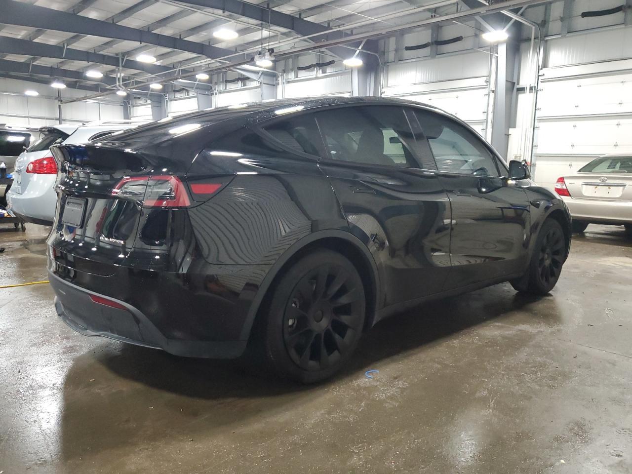 2023 TESLA MODEL Y - Фото 3