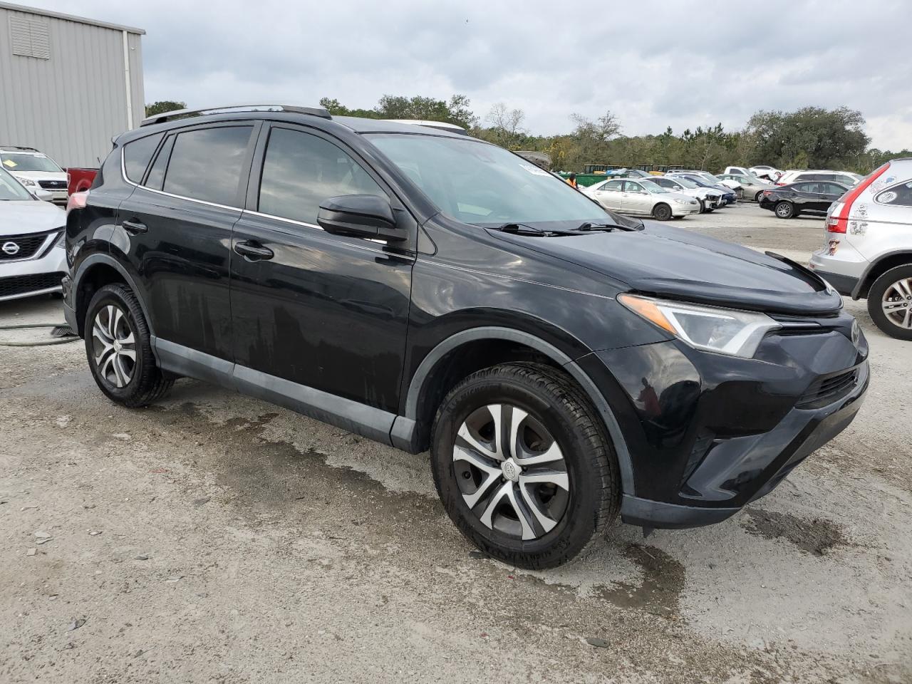 2017 TOYOTA RAV4 LE - Image 4