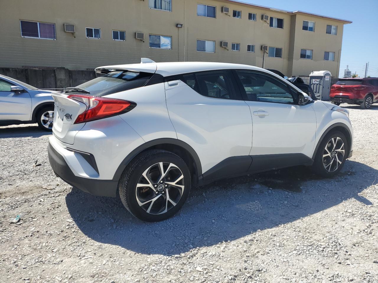 2019 TOYOTA C-HR XLE - Фото 3