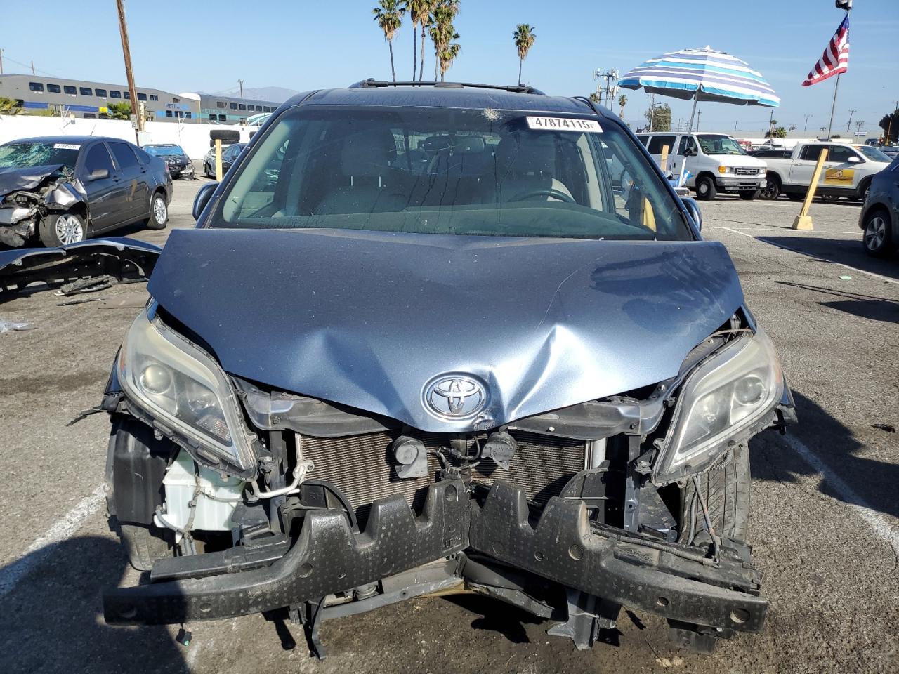 2015 TOYOTA SIENNA XLE - Фото 5