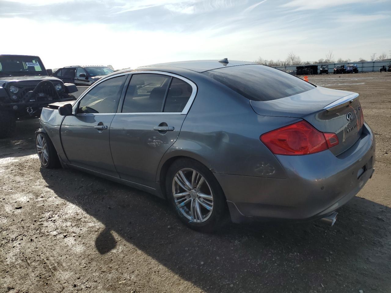 2011 INFINITI G37 - Image 2