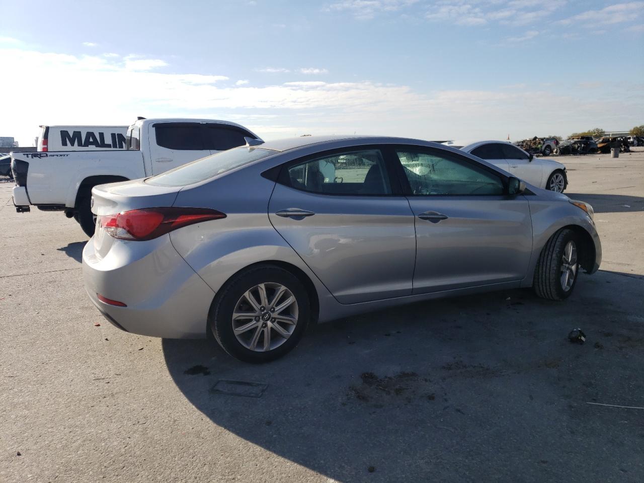 2015 HYUNDAI ELANTRA SE - Image 3