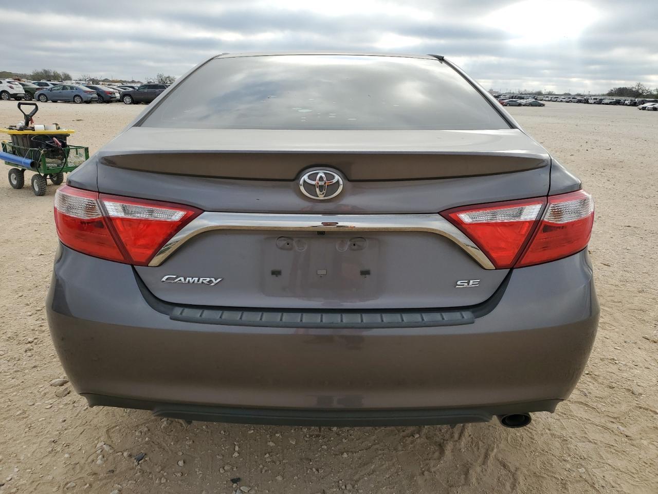 2016 TOYOTA CAMRY LE - Фото 6