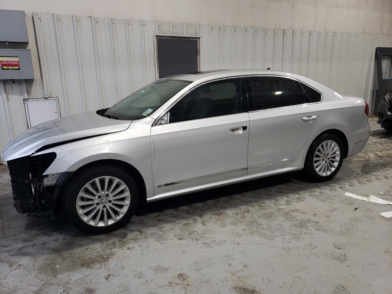 2017 VOLKSWAGEN PASSAT SE