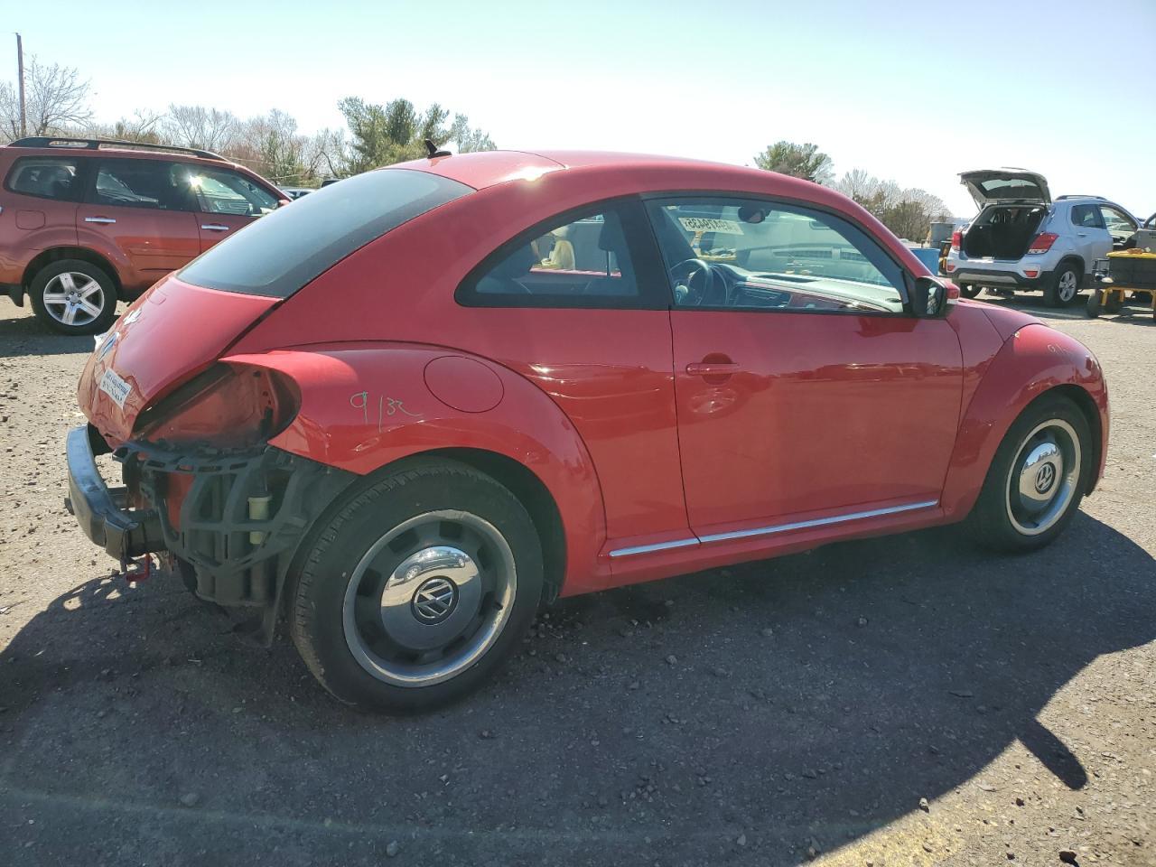 2012 VOLKSWAGEN BEETLE - Image 3