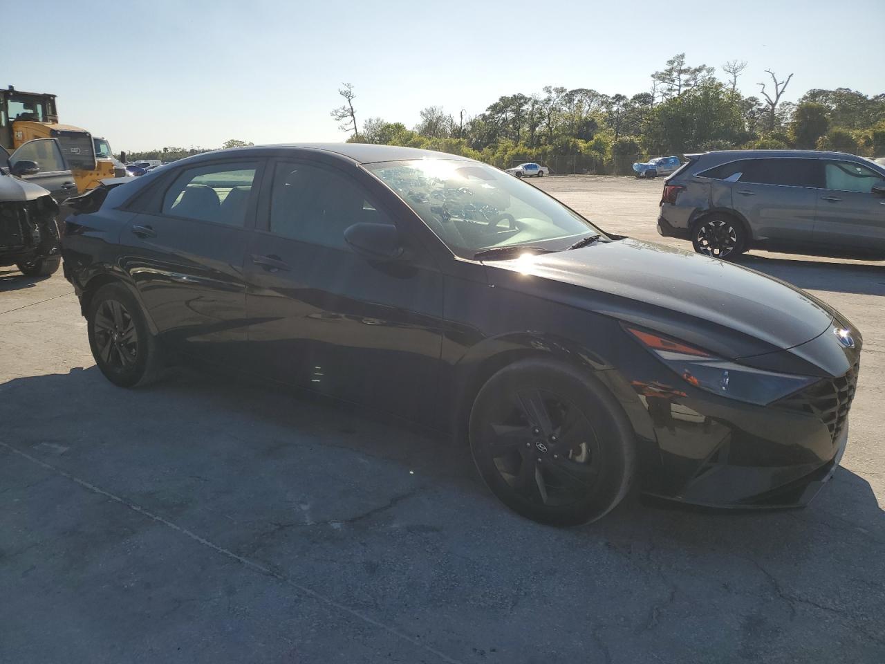 2023 HYUNDAI ELANTRA SE - Image 4