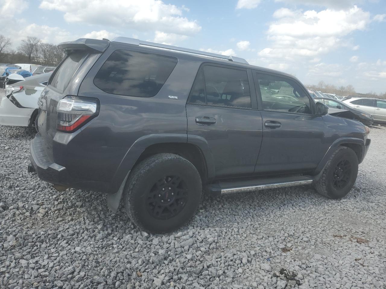2017 TOYOTA 4RUNNER SR - Фото 3