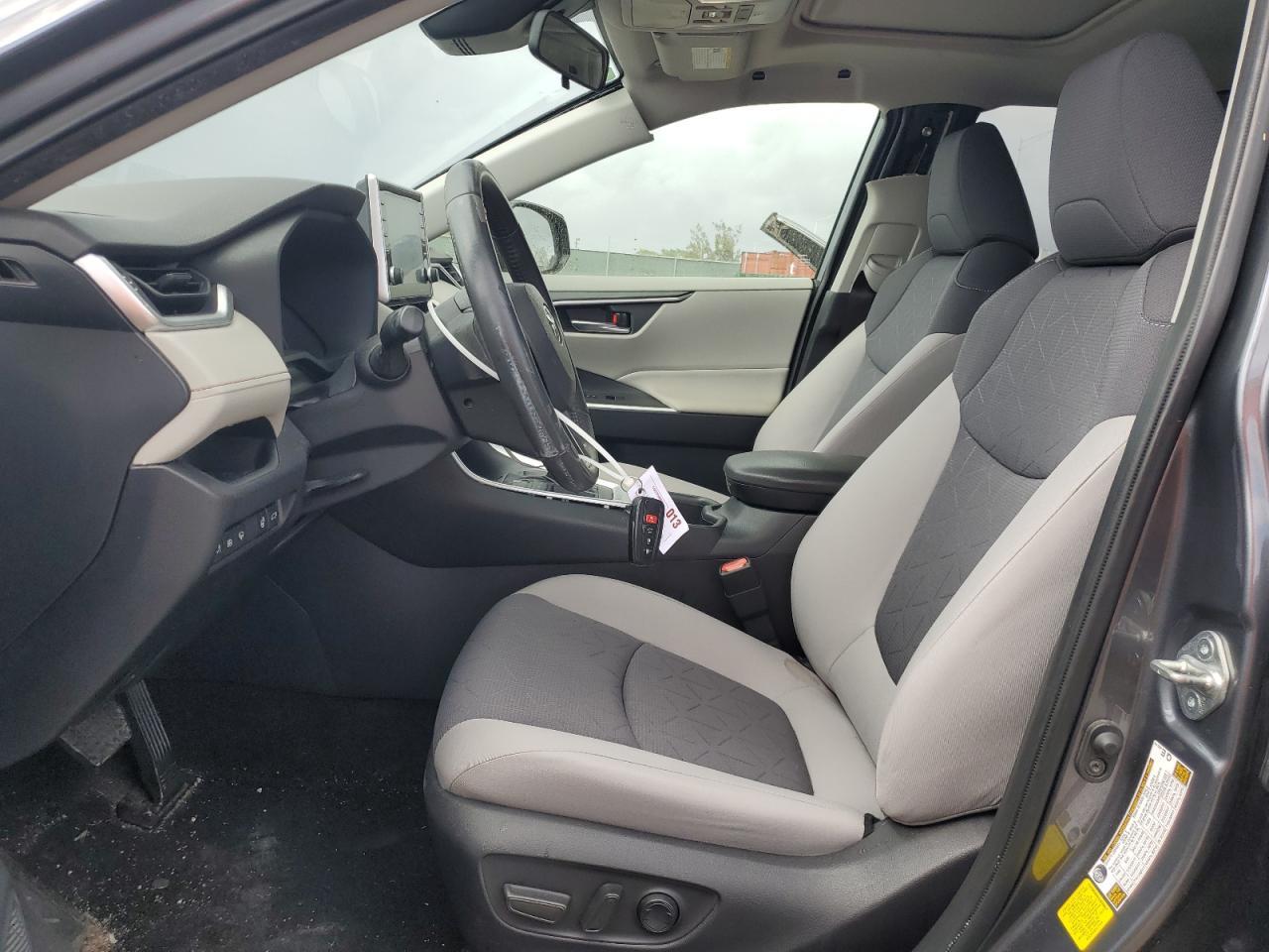 2022 TOYOTA RAV4 XLE - Фото 7