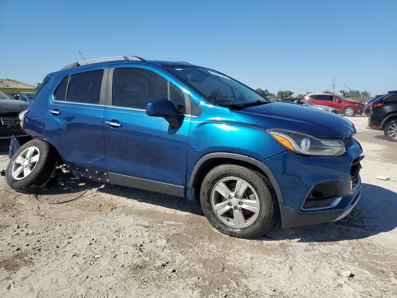 2019 CHEVROLET TRAX 1LT - Image 4