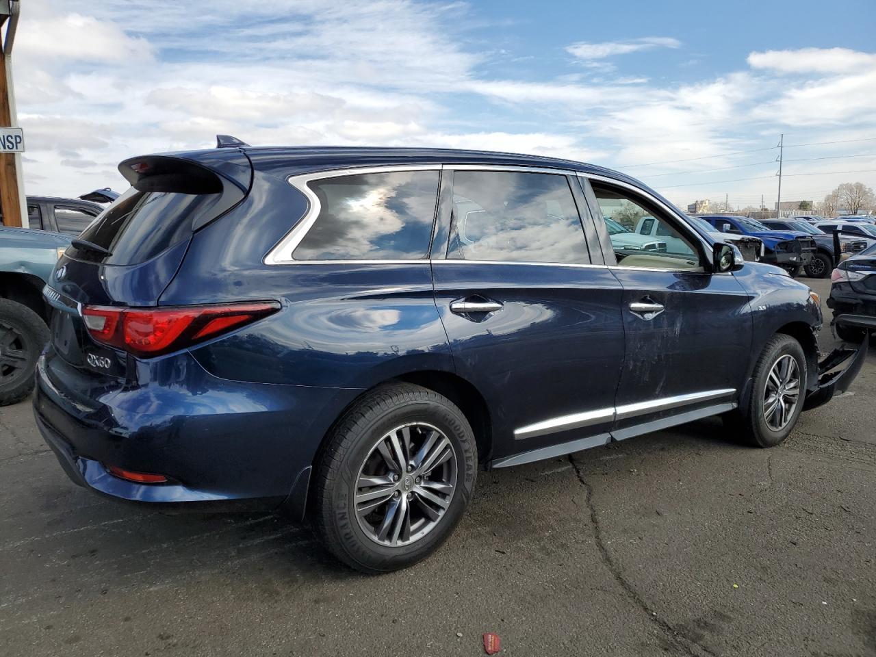 2017 INFINITI QX60 - Image 3