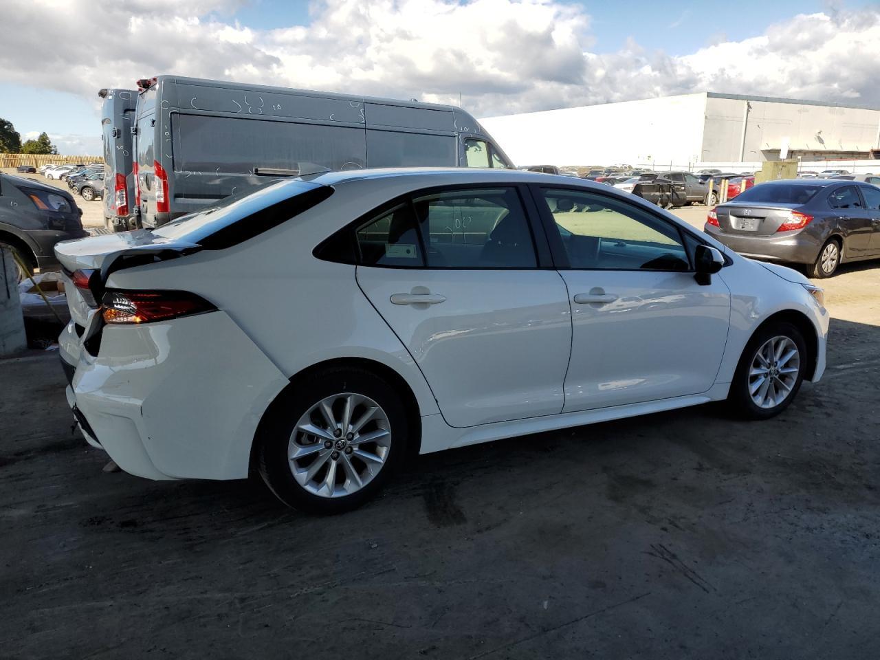 2021 TOYOTA COROLLA LE - Фото 3