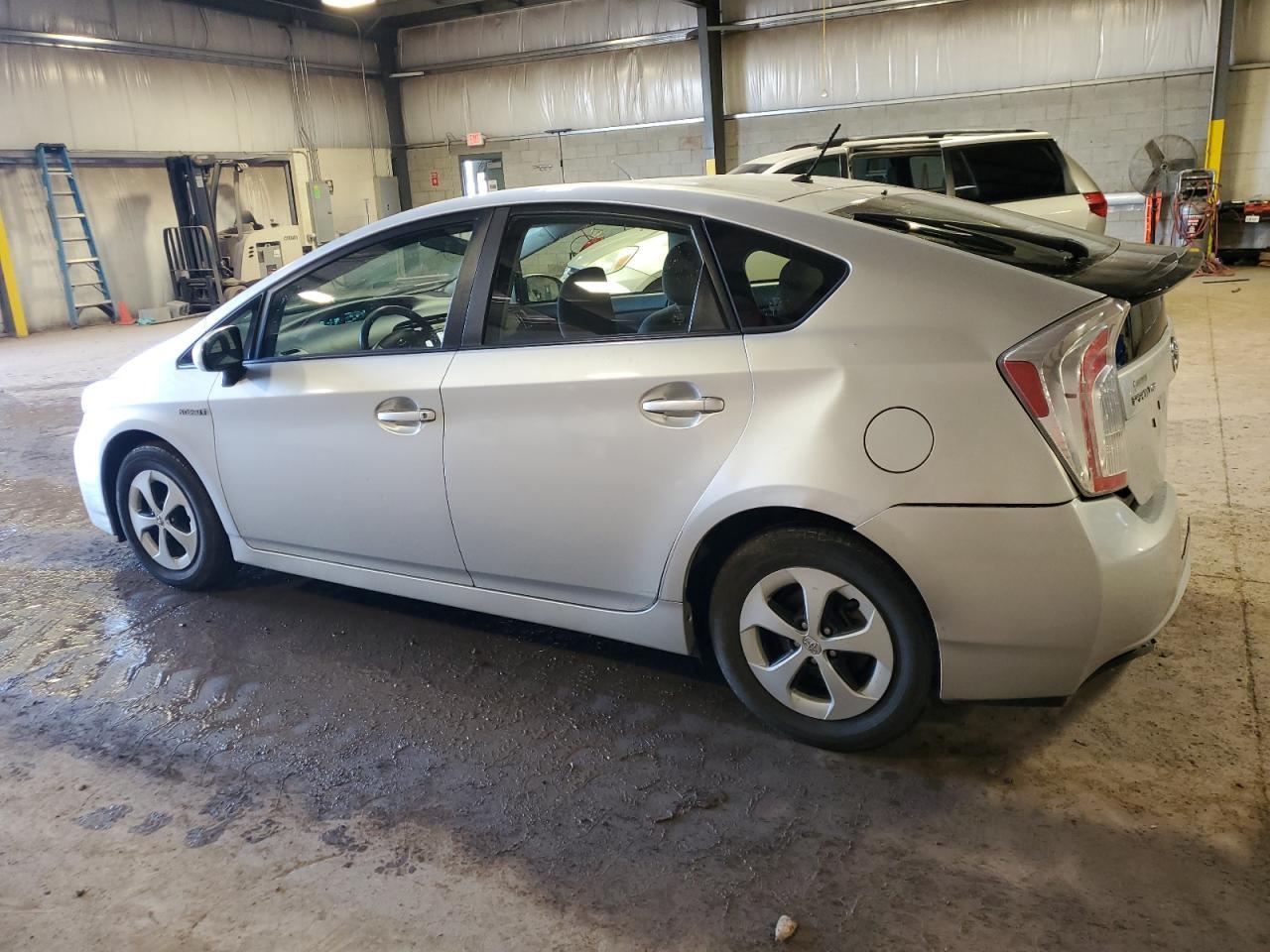 2013 TOYOTA PRIUS - Image 2