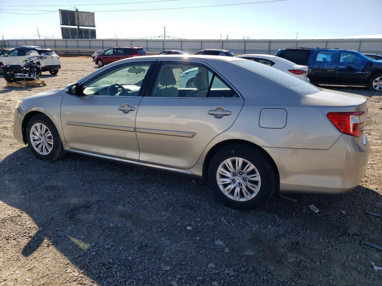 2014 TOYOTA CAMRY L - Фото 2