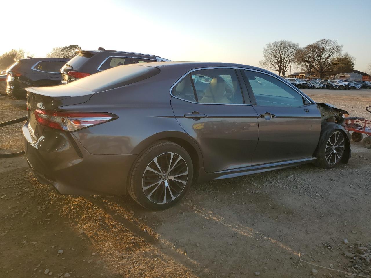 2018 TOYOTA CAMRY L - Фото 3