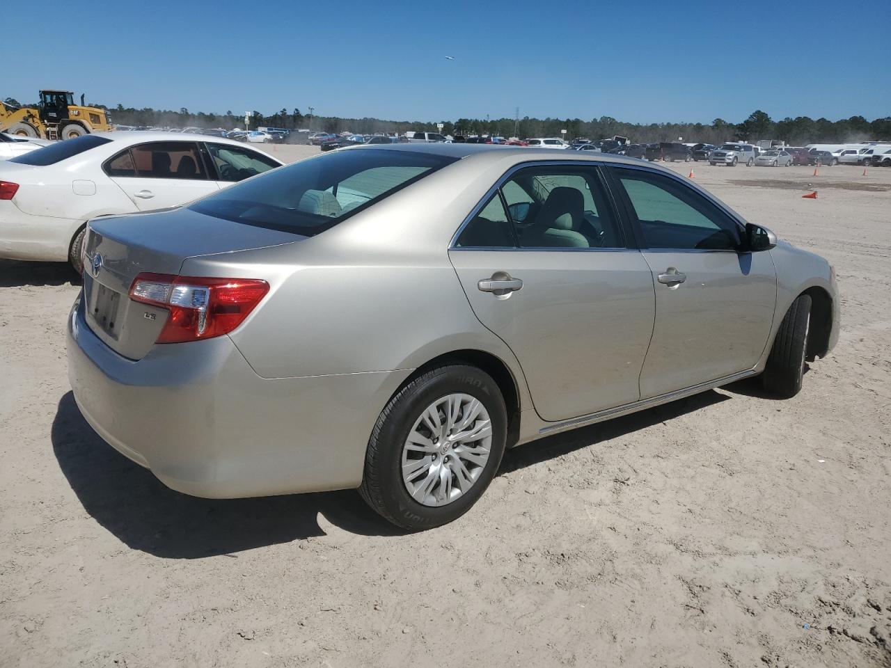 2014 TOYOTA CAMRY L - Image 3