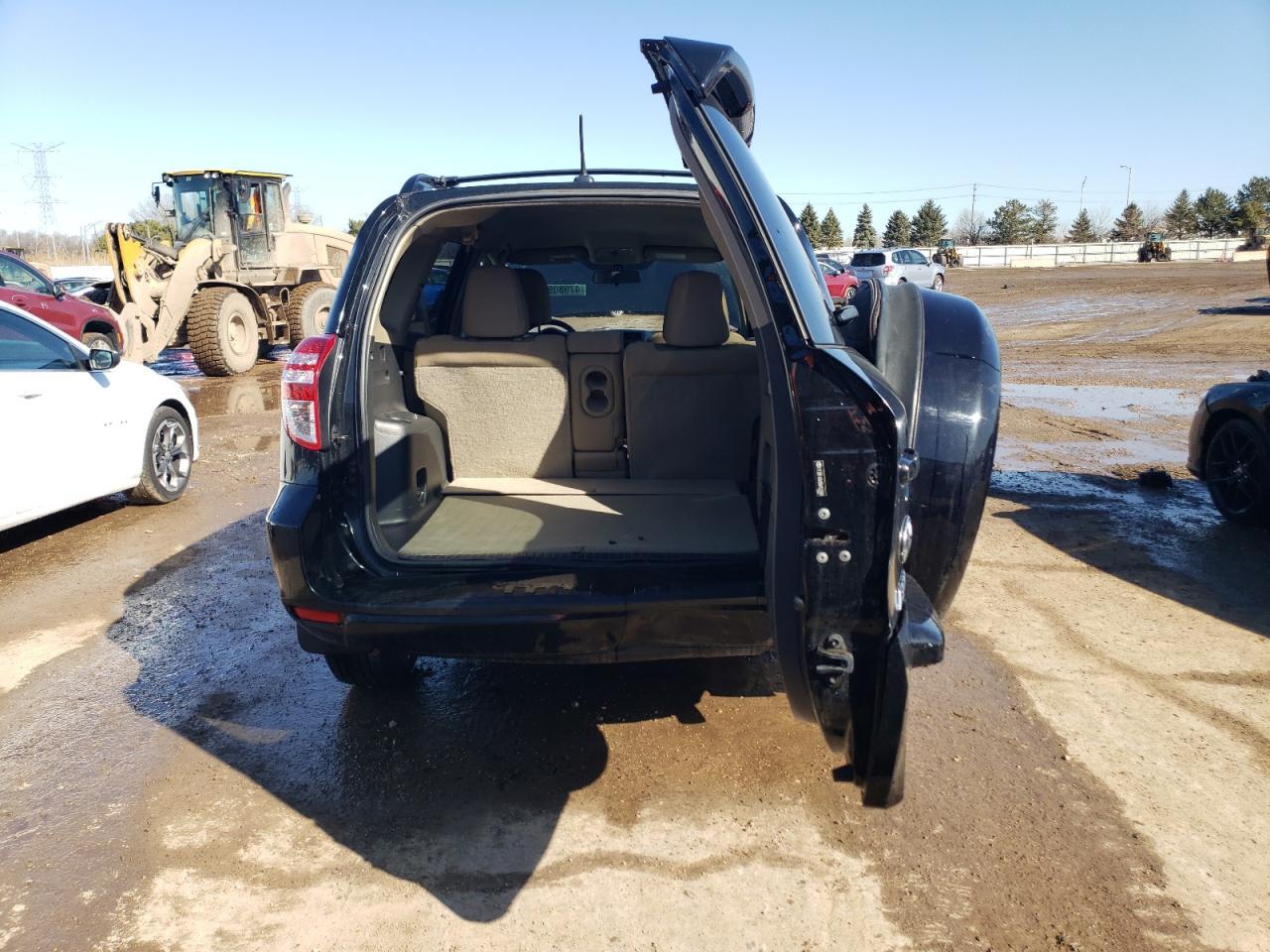 2011 TOYOTA RAV4 - Фото 6