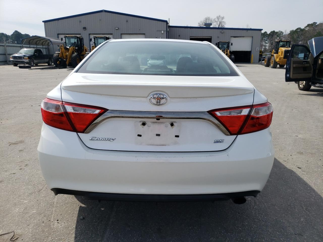 2016 TOYOTA CAMRY LE - Фото 6