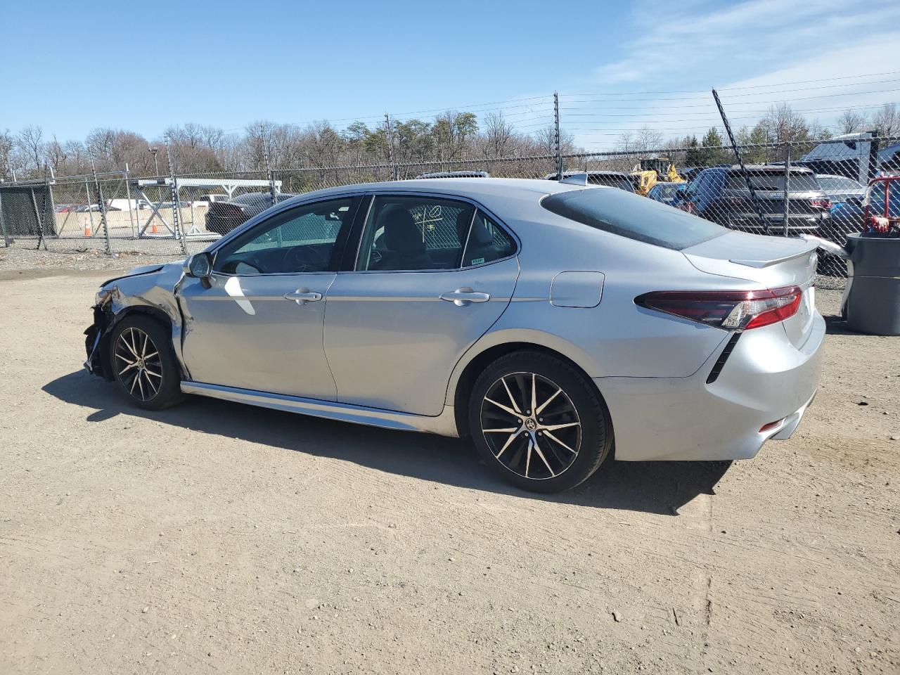 2021 TOYOTA CAMRY SE - Фото 2