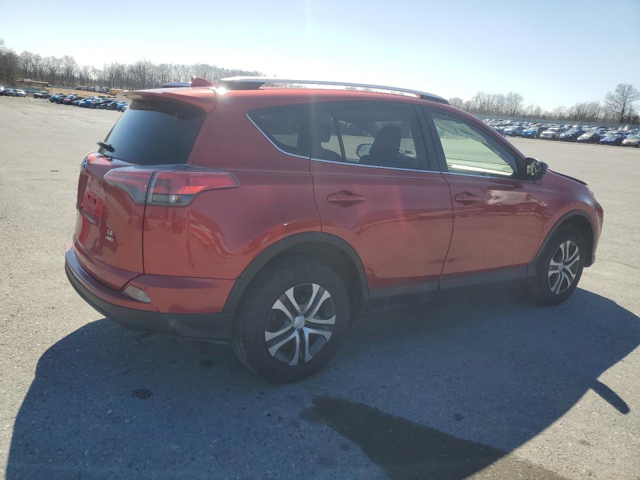 2016 TOYOTA RAV4 LE - Фото 3