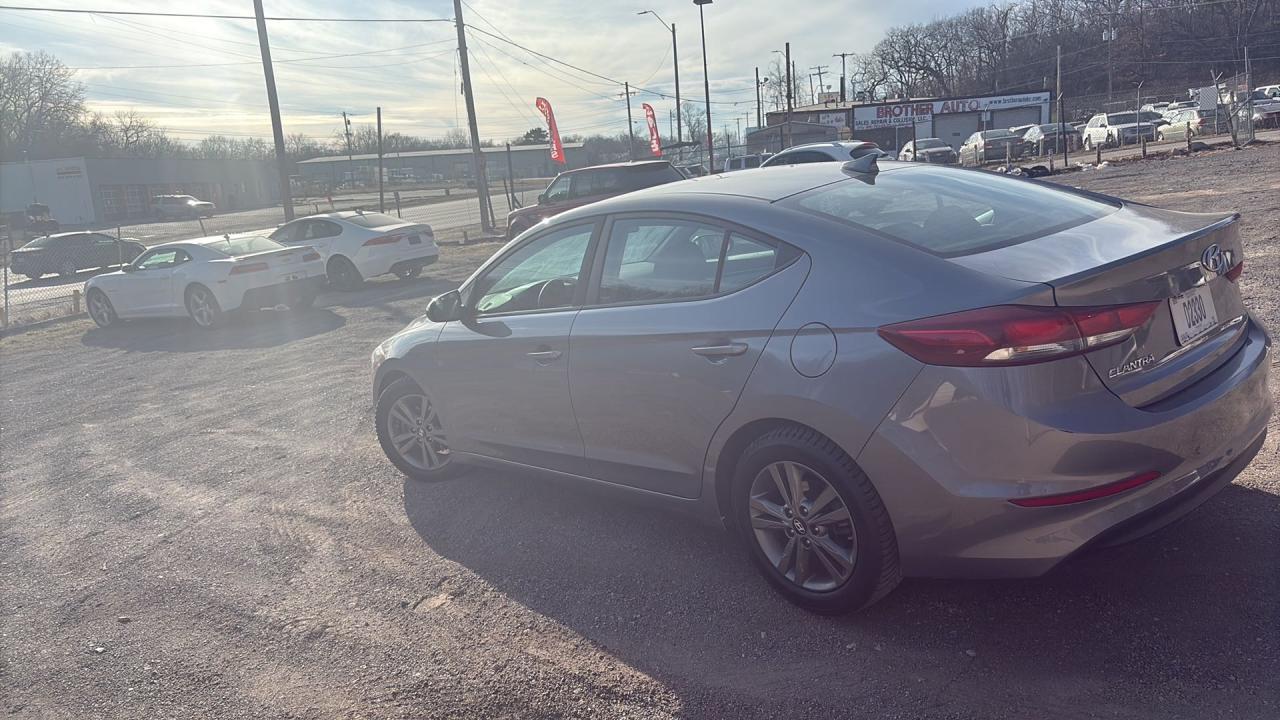 2018 HYUNDAI ELANTRA SE - Фото 3