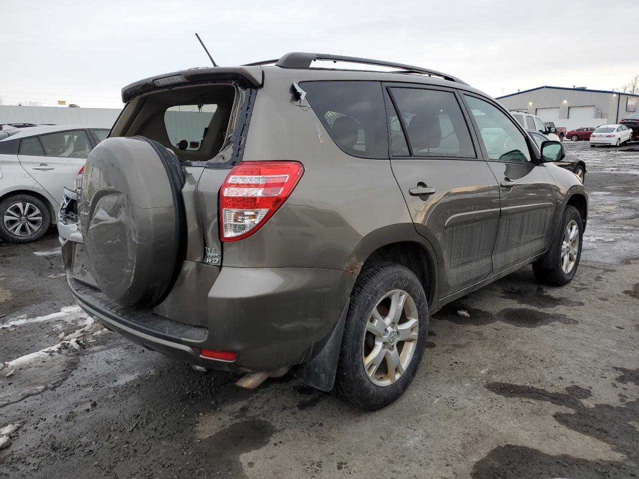 2011 TOYOTA RAV4 - Фото 3