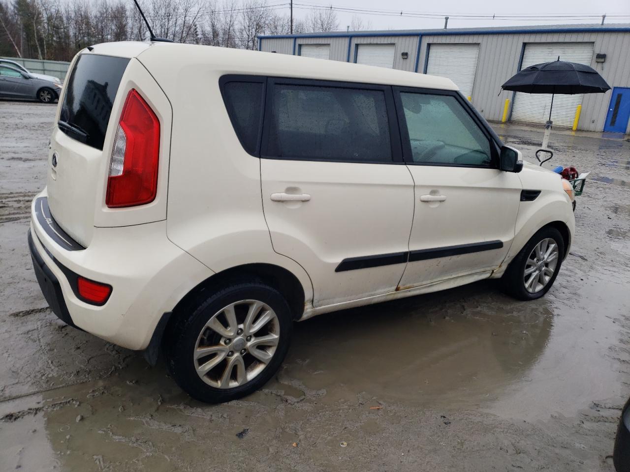 2013 KIA SOUL + - Image 3