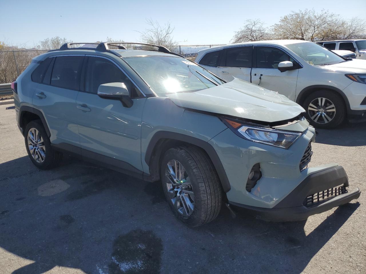 2019 TOYOTA RAV4 XLE P - Фото 4