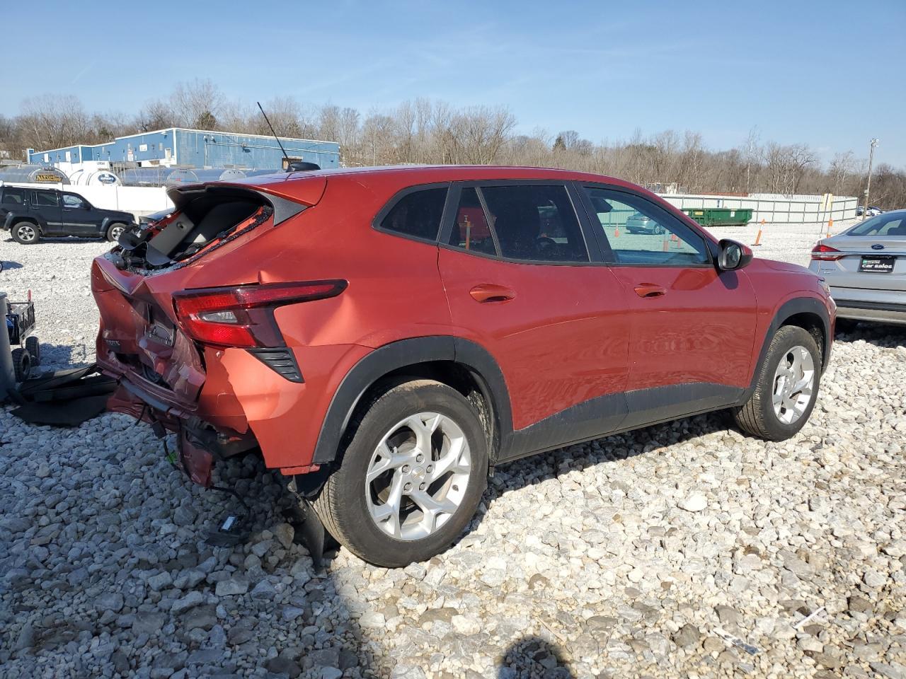2024 CHEVROLET TRAX LS - Image 3