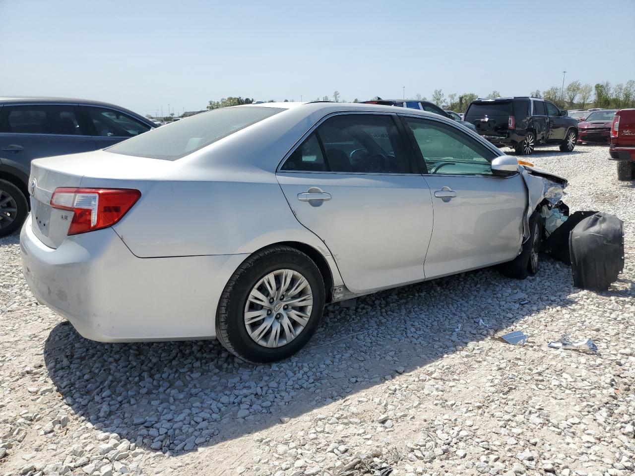 2014 TOYOTA CAMRY L - Фото 3