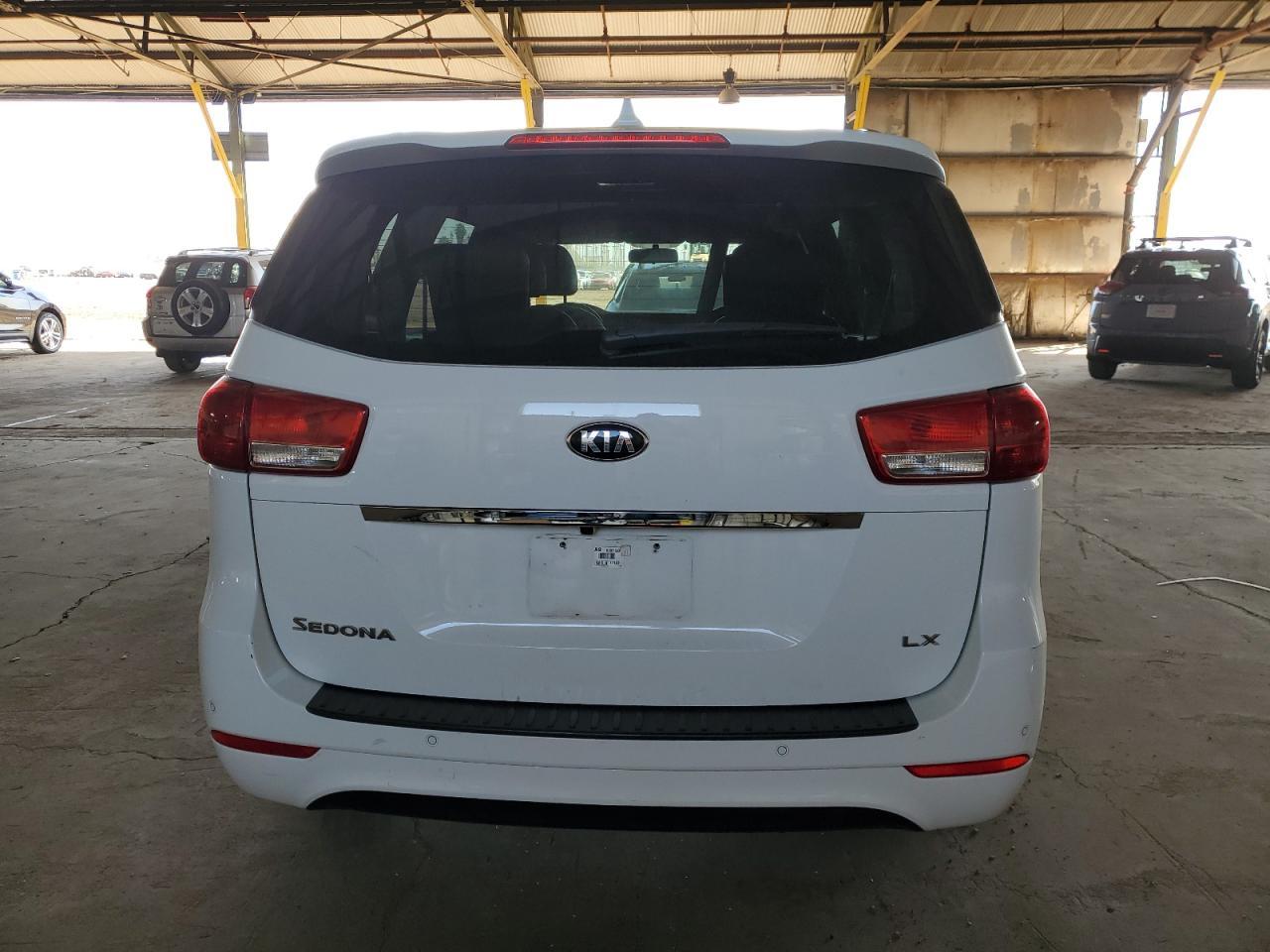2016 KIA SEDONA LX - Image 6