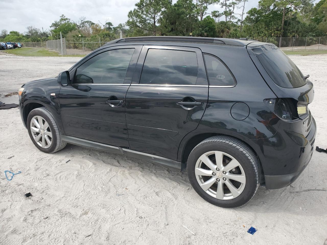 2015 MITSUBISHI OUTLANDER - Фото 2