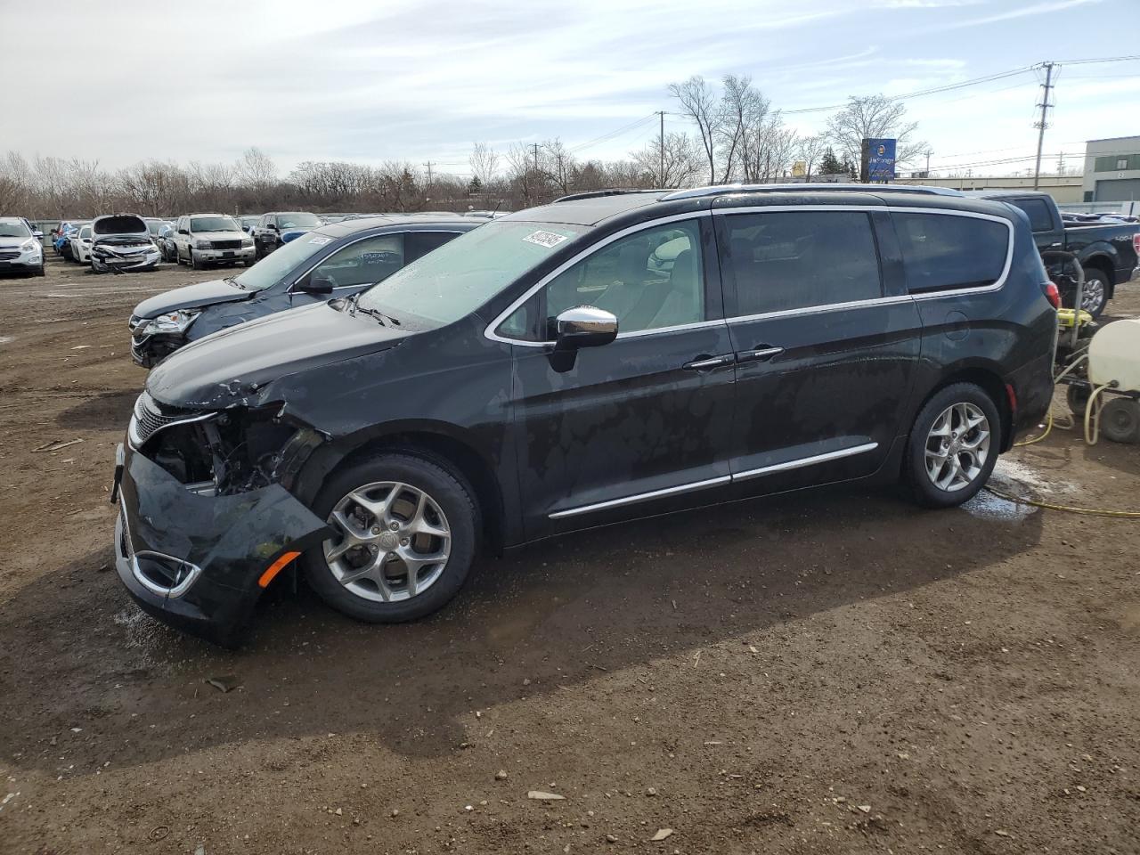 2017 CHRYSLER PACIFICA L