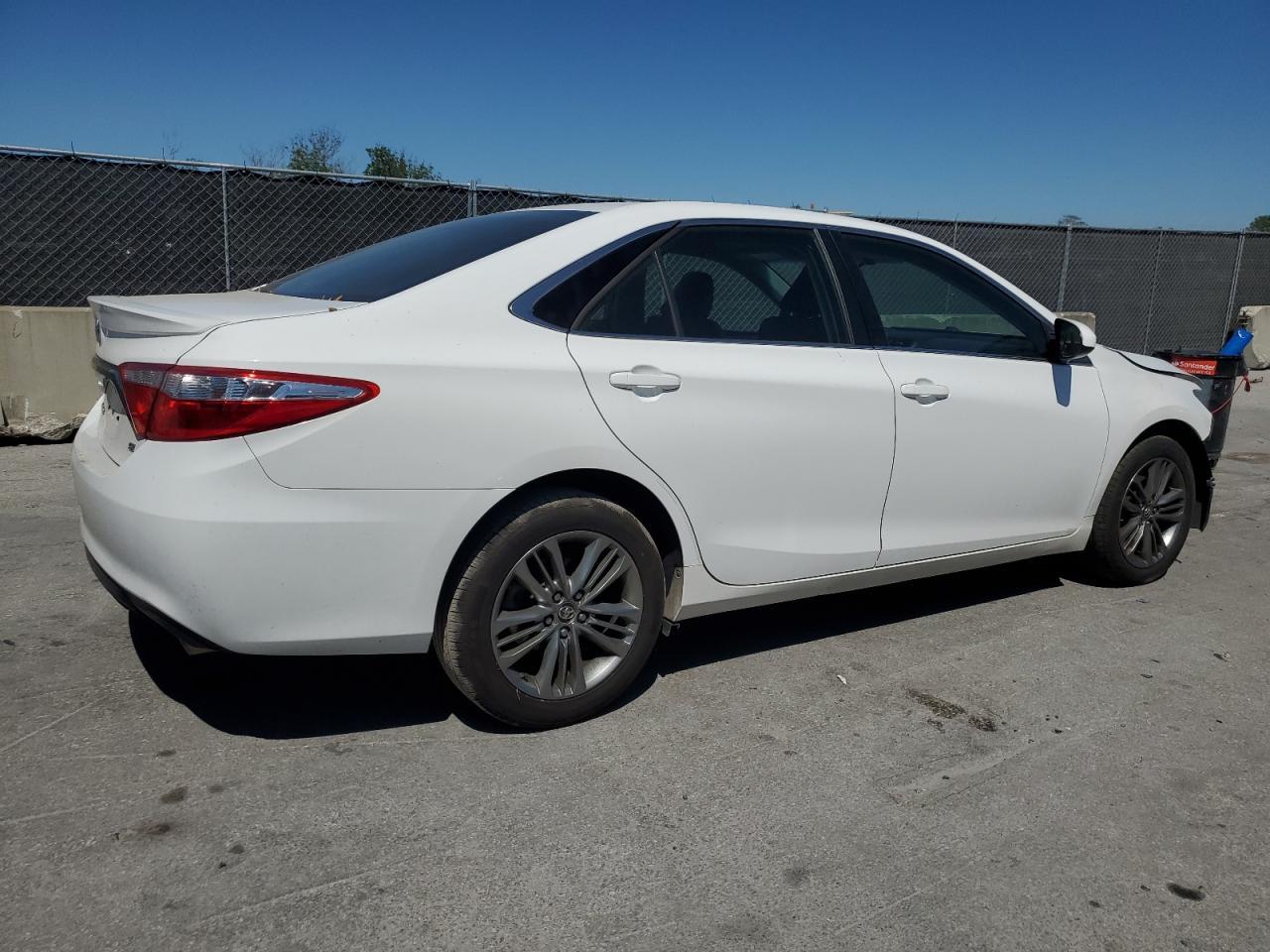 2017 TOYOTA CAMRY LE - Фото 3