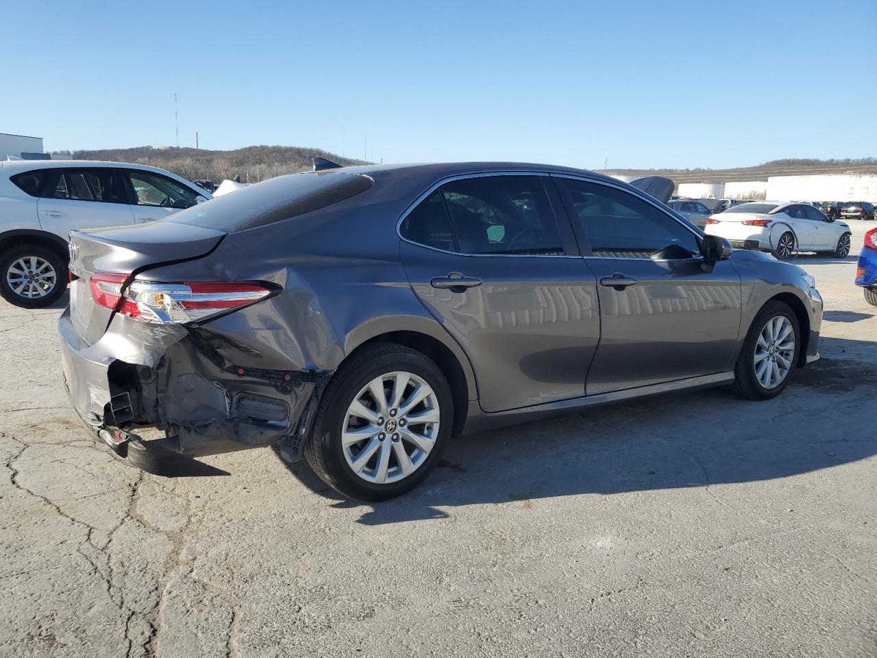 2020 TOYOTA CAMRY LE - Фото 3