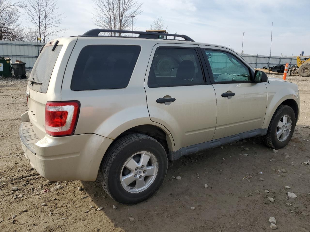 2010 FORD ESCAPE XLT - Image 3