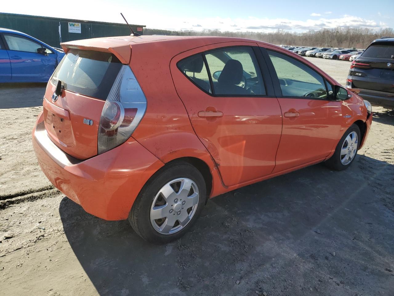 2013 TOYOTA PRIUS C - Фото 3