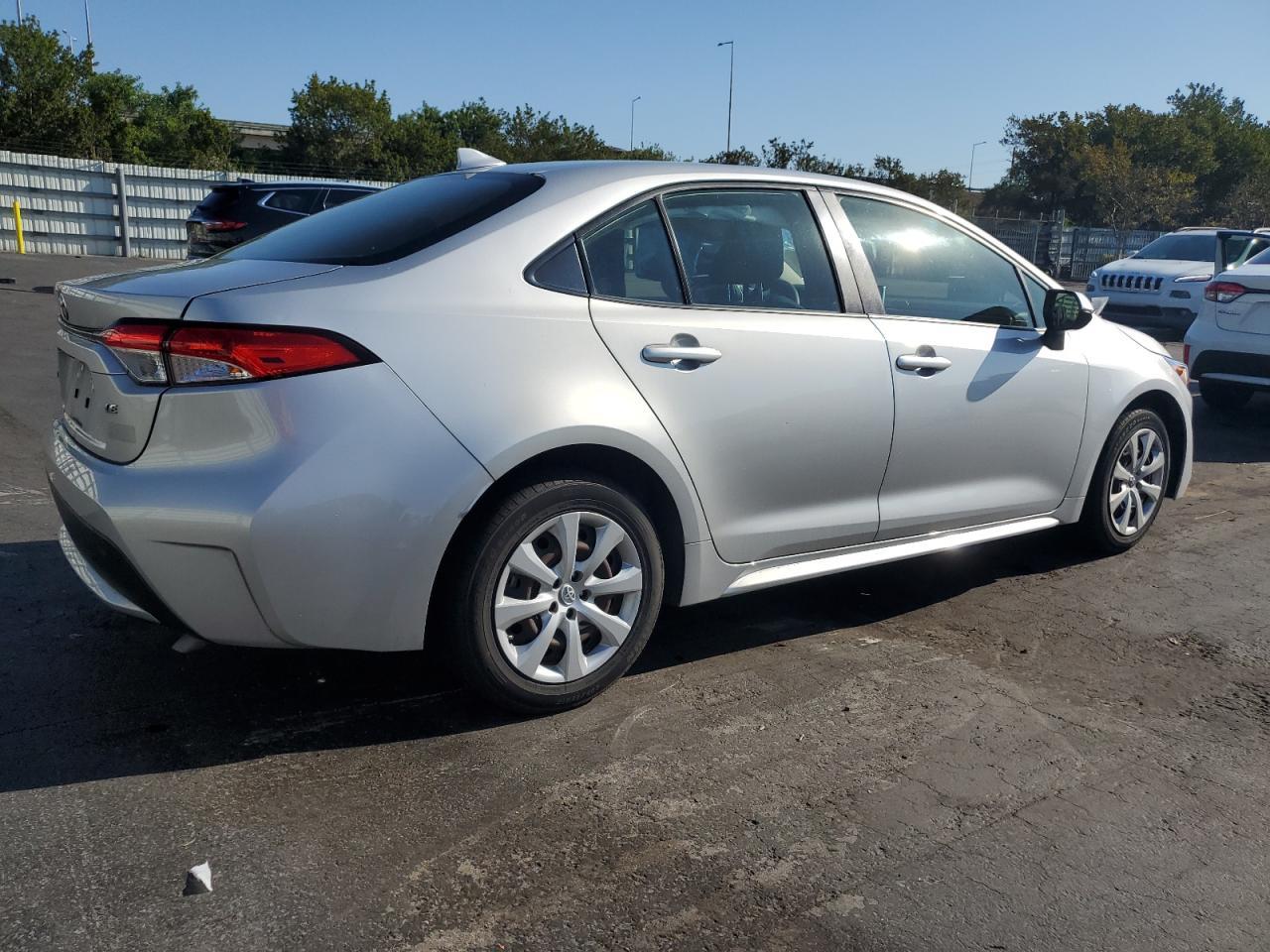 2020 TOYOTA COROLLA LE - Фото 3