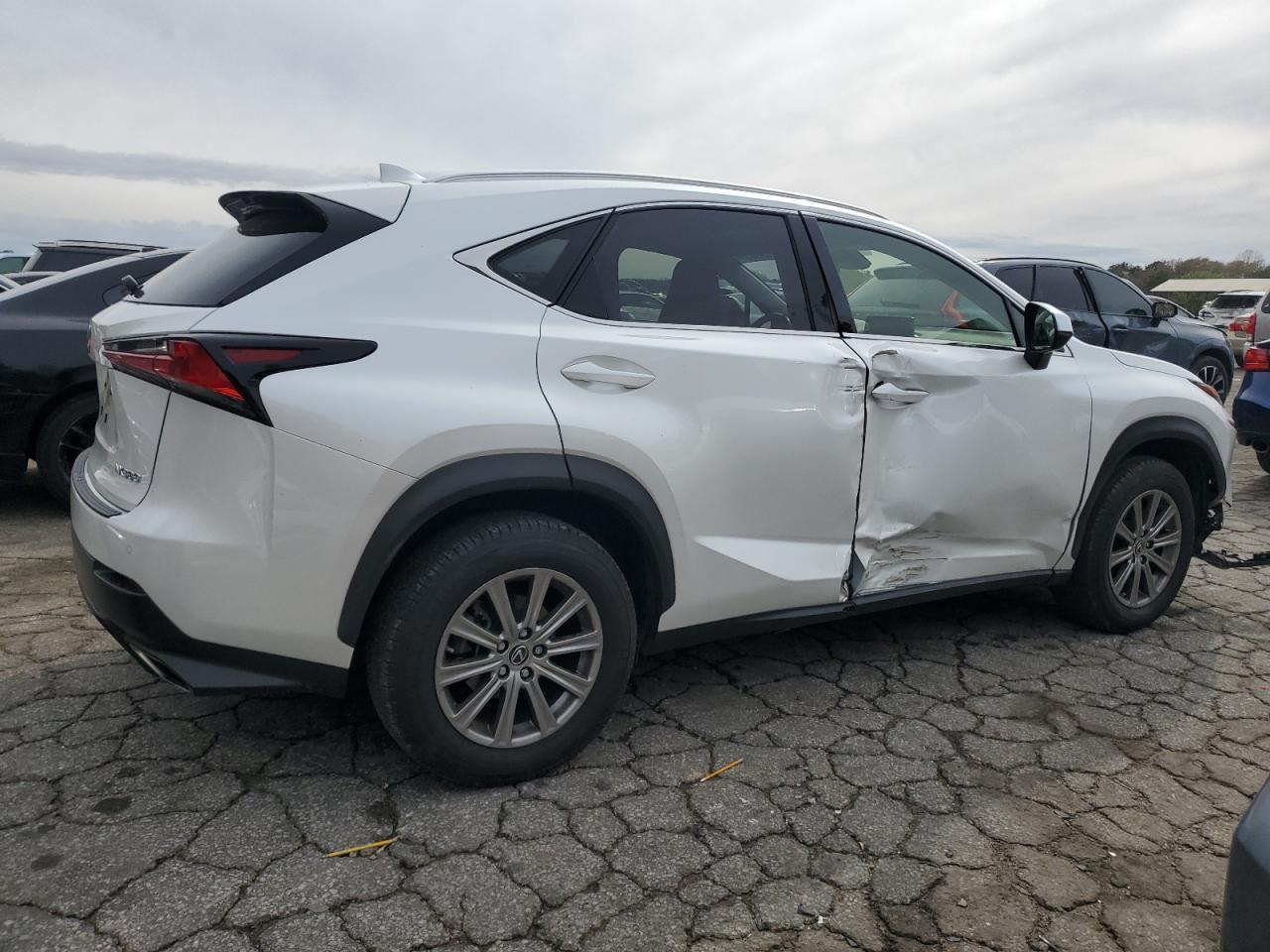 2020 LEXUS NX 300 - Фото 3