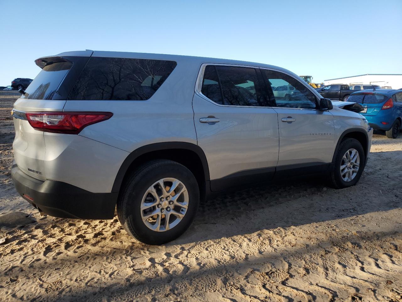 2021 CHEVROLET TRAVERSE L - Фото 3