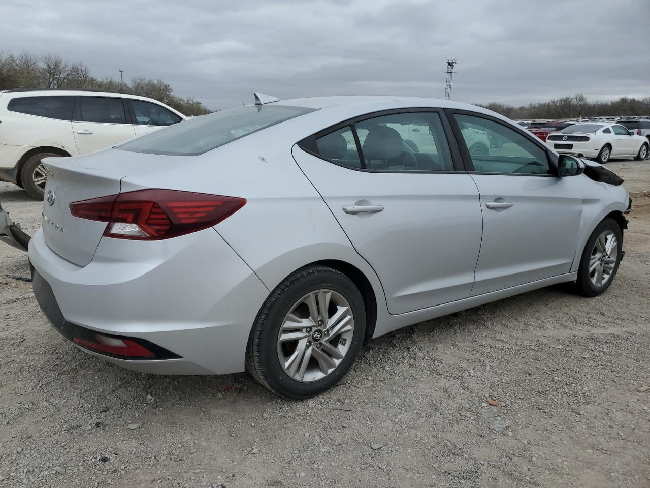2019 HYUNDAI ELANTRA SE - Фото 3