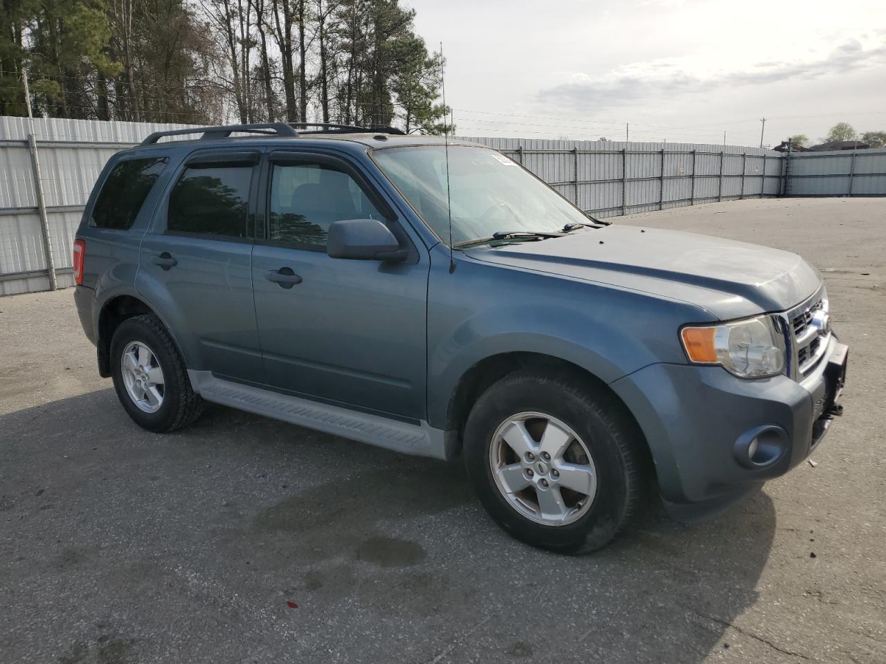 2010 FORD ESCAPE XLT - Image 4