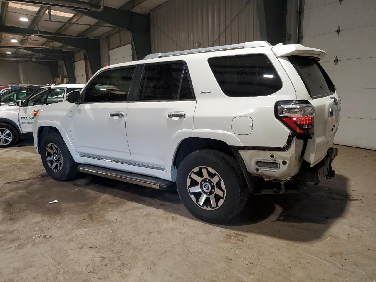 2018 TOYOTA 4RUNNER SR - Image 2