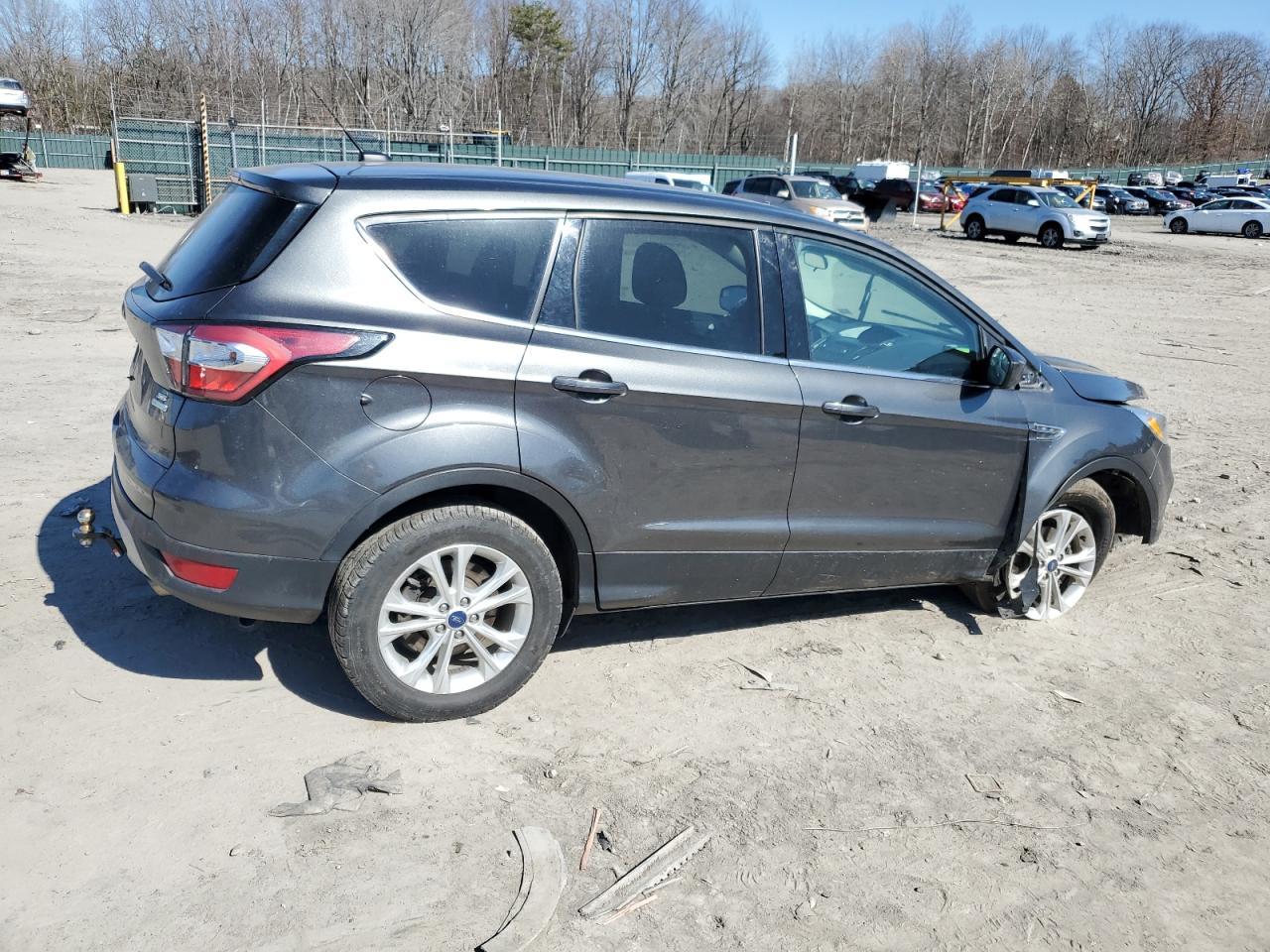 2017 FORD ESCAPE SE - Image 3