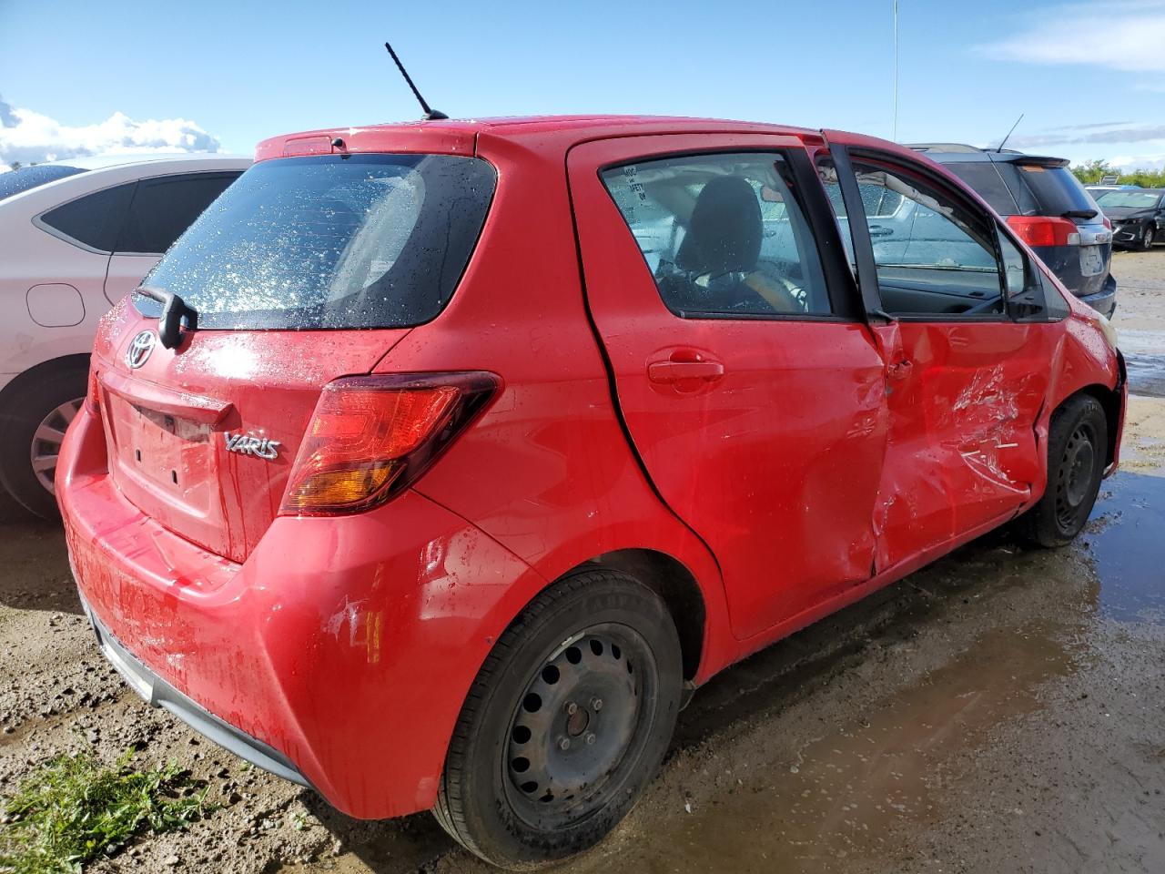 2015 TOYOTA YARIS - Фото 3