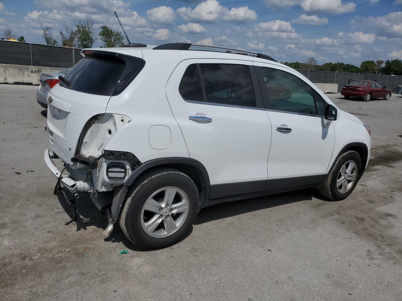 2019 CHEVROLET TRAX 1LT - Image 3