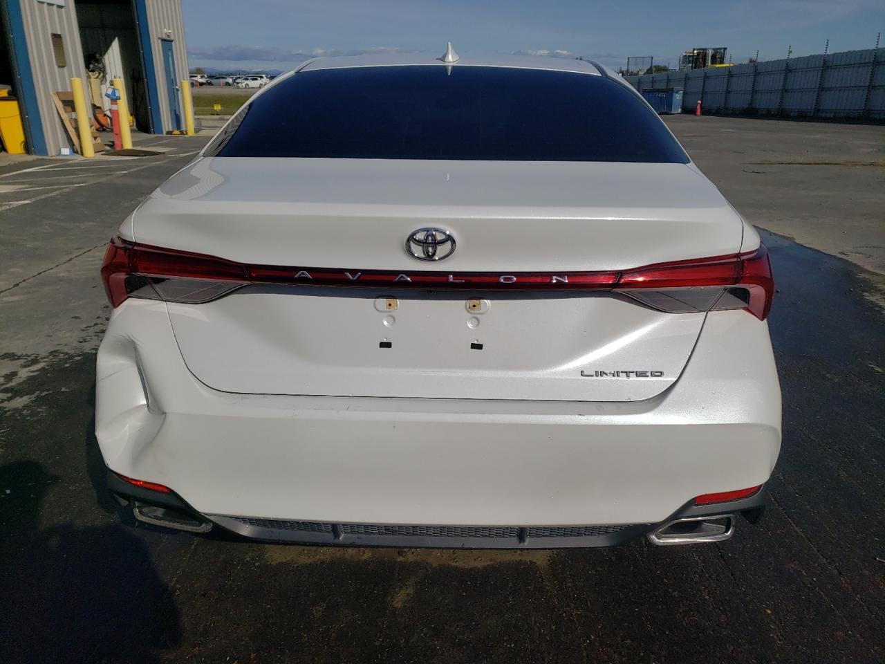 2019 TOYOTA AVALON XLE - Image 6