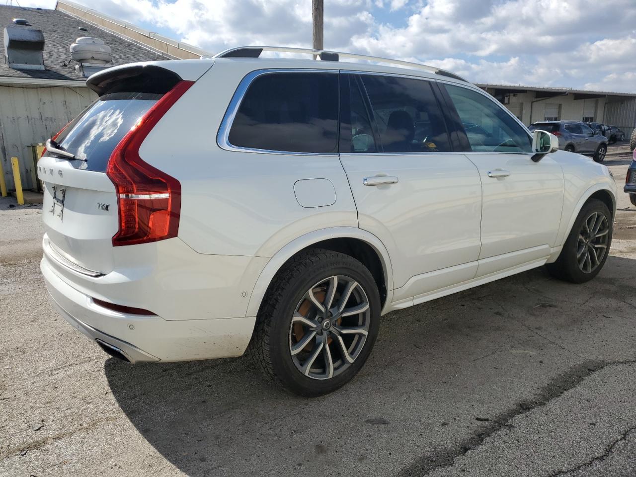 2016 VOLVO XC90 T6 - Фото 3