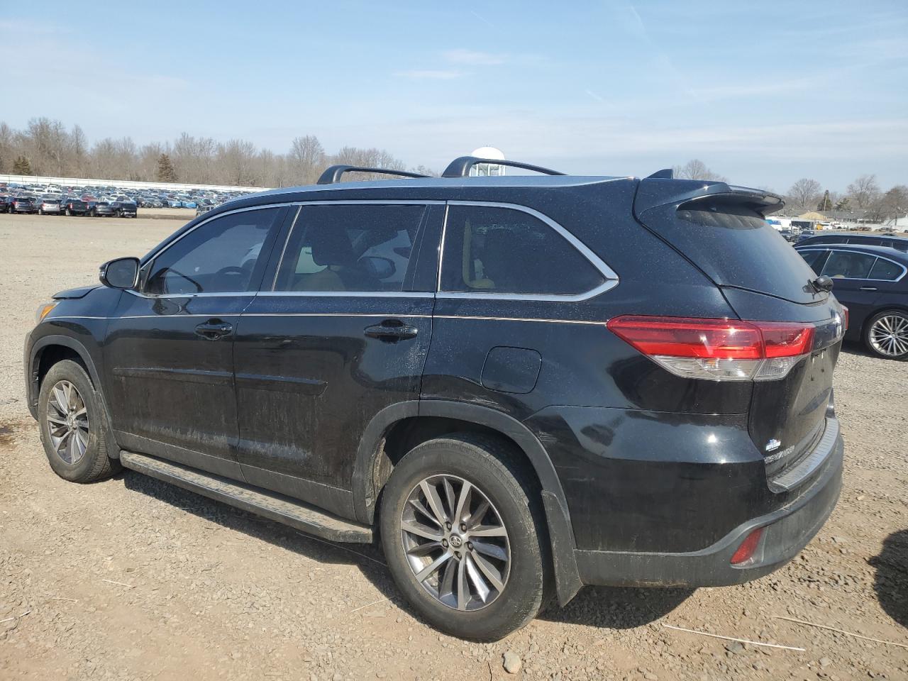 2019 TOYOTA HIGHLANDER - Image 2