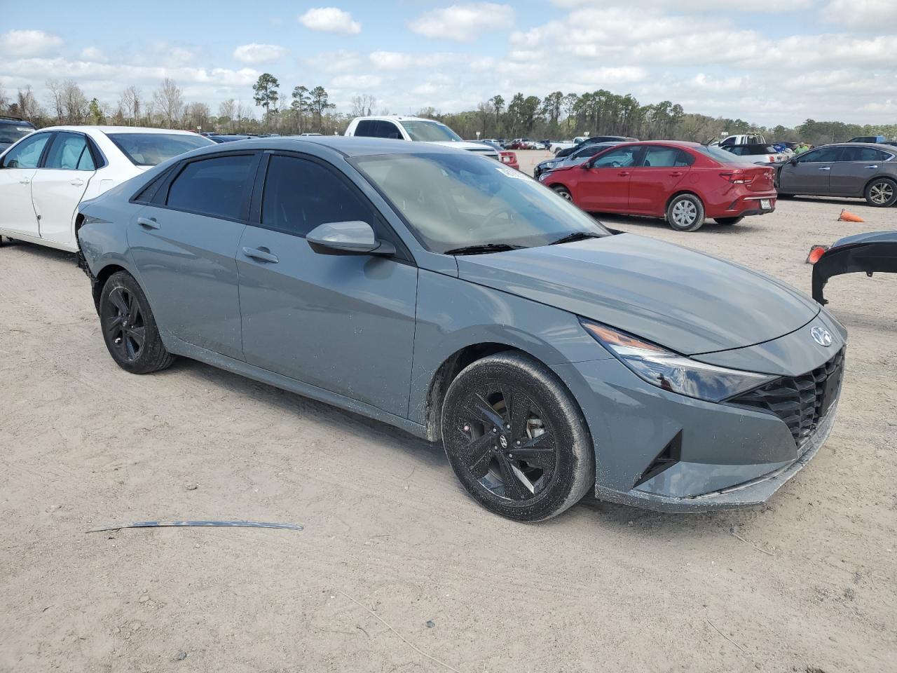 2022 HYUNDAI ELANTRA SE - Image 4