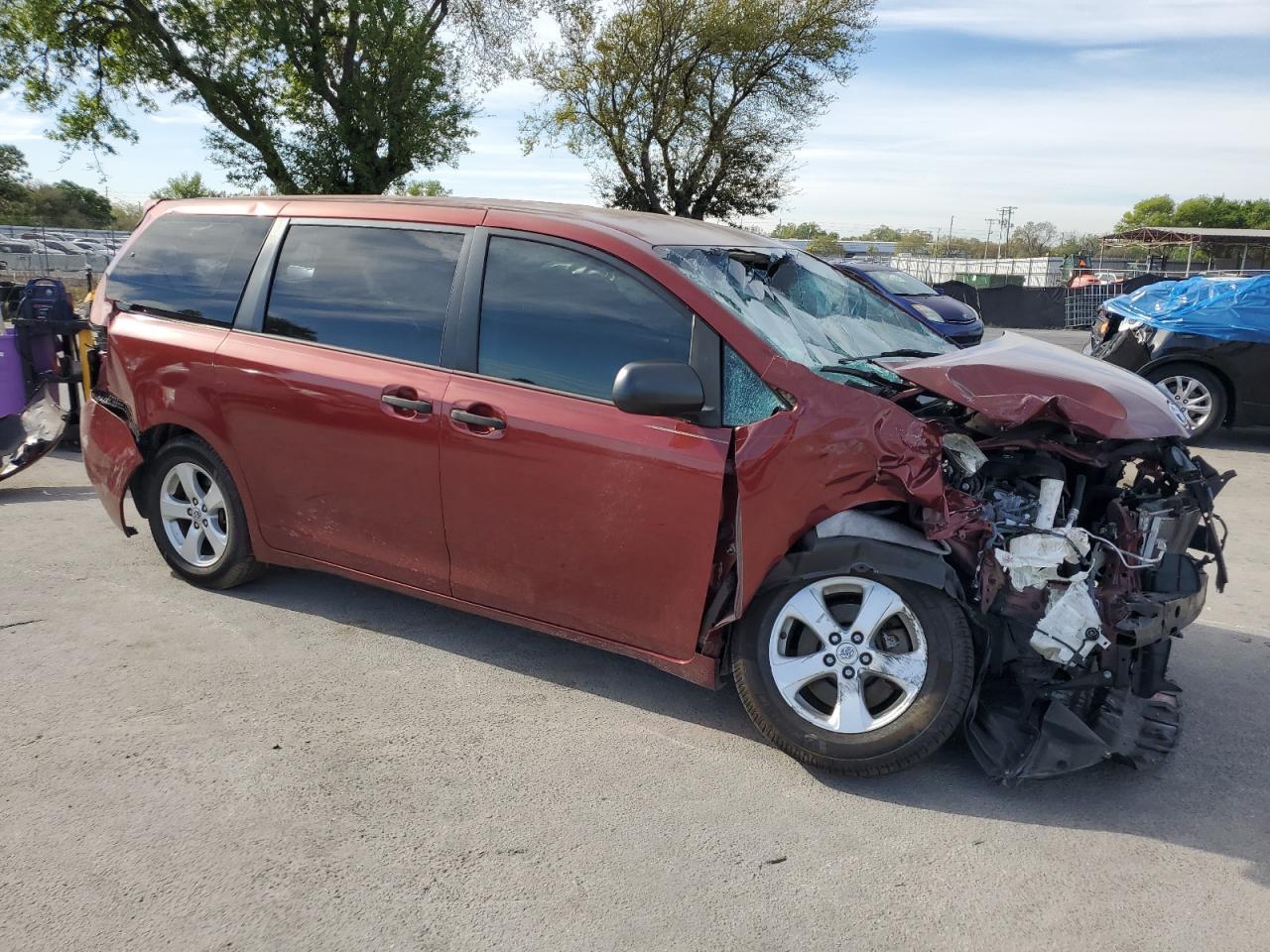 2015 TOYOTA SIENNA - Фото 4